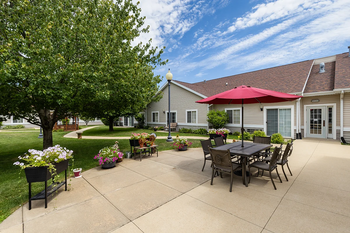 https://www.jaybirdseniorliving37.net/wp-content/uploads/2023/09/clover_ridge_03_1200px.webp
