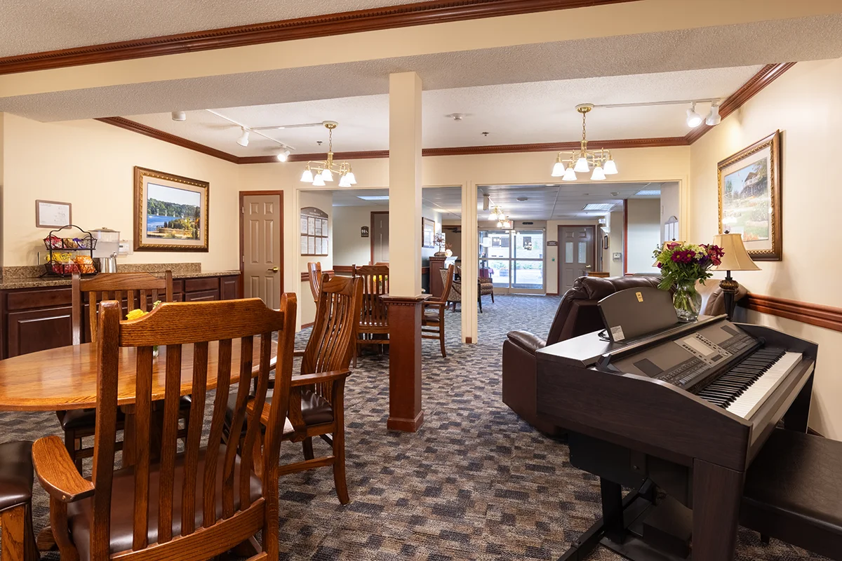 https://www.jaybirdseniorliving37.net/wp-content/uploads/2023/09/sunset-park_23_1200.webp