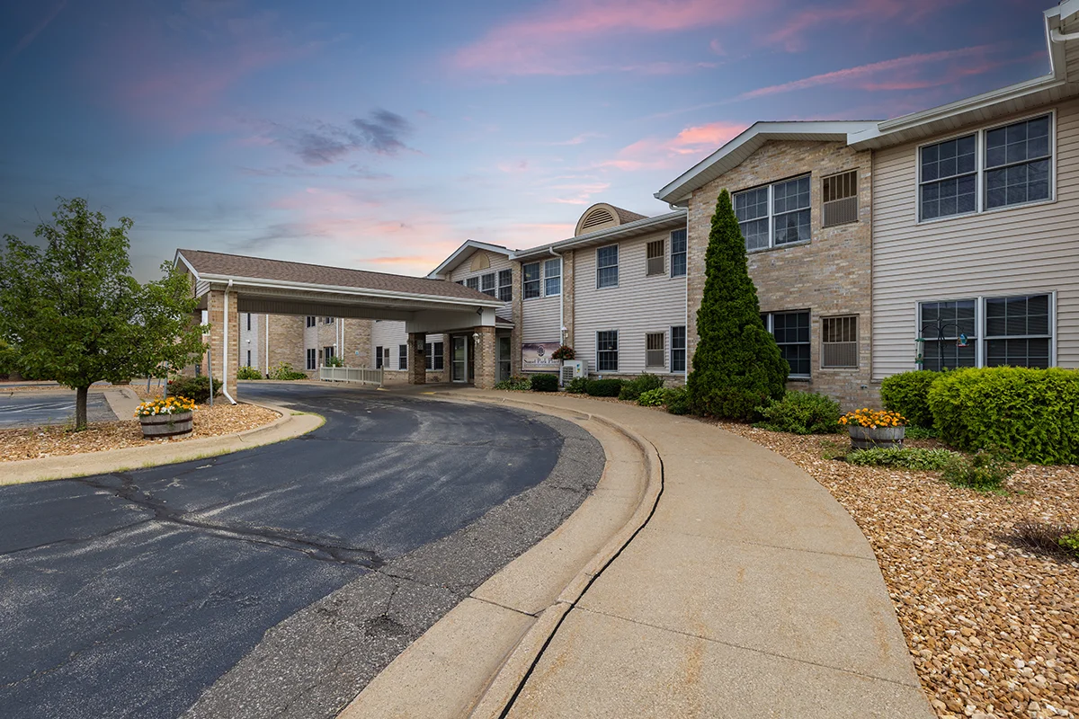 https://www.jaybirdseniorliving37.net/wp-content/uploads/2023/09/sunset-park_27_1200.webp