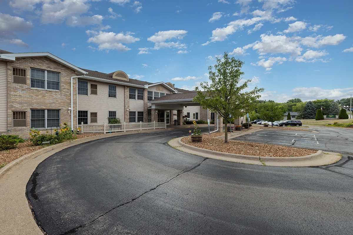 https://www.jaybirdseniorliving37.net/wp-content/uploads/2023/09/sunset-park_41_1200.webp