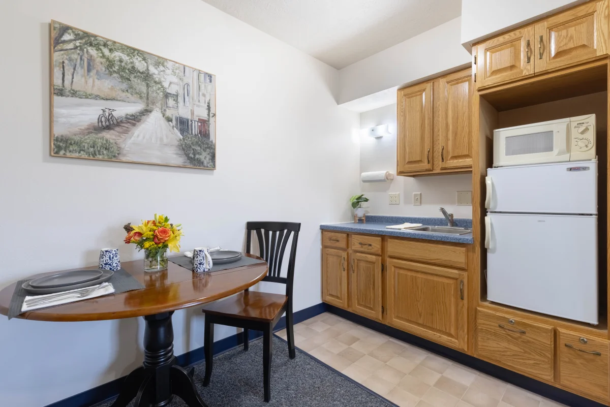 https://www.jaybirdseniorliving37.net/wp-content/uploads/2023/12/Holstein_Senior_Living_10_1200.webp
