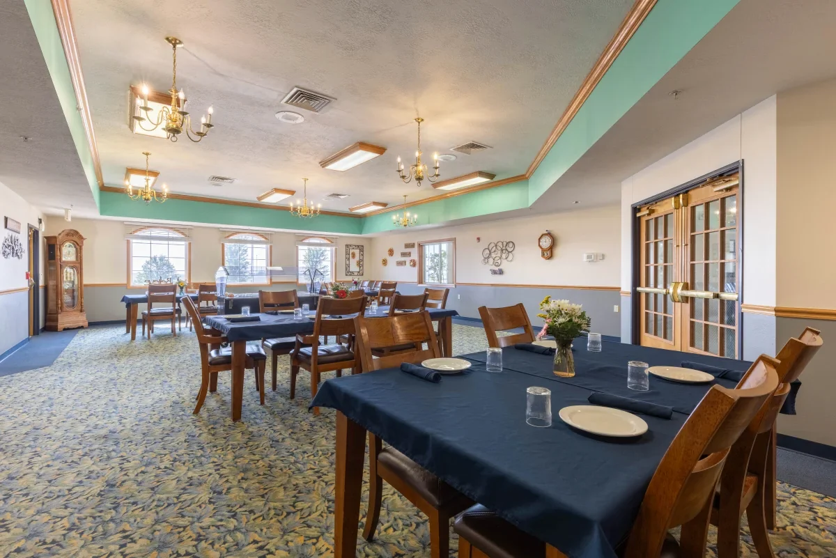 https://www.jaybirdseniorliving37.net/wp-content/uploads/2023/12/Holstein_Senior_Living_16_1200-e1703620500517.webp