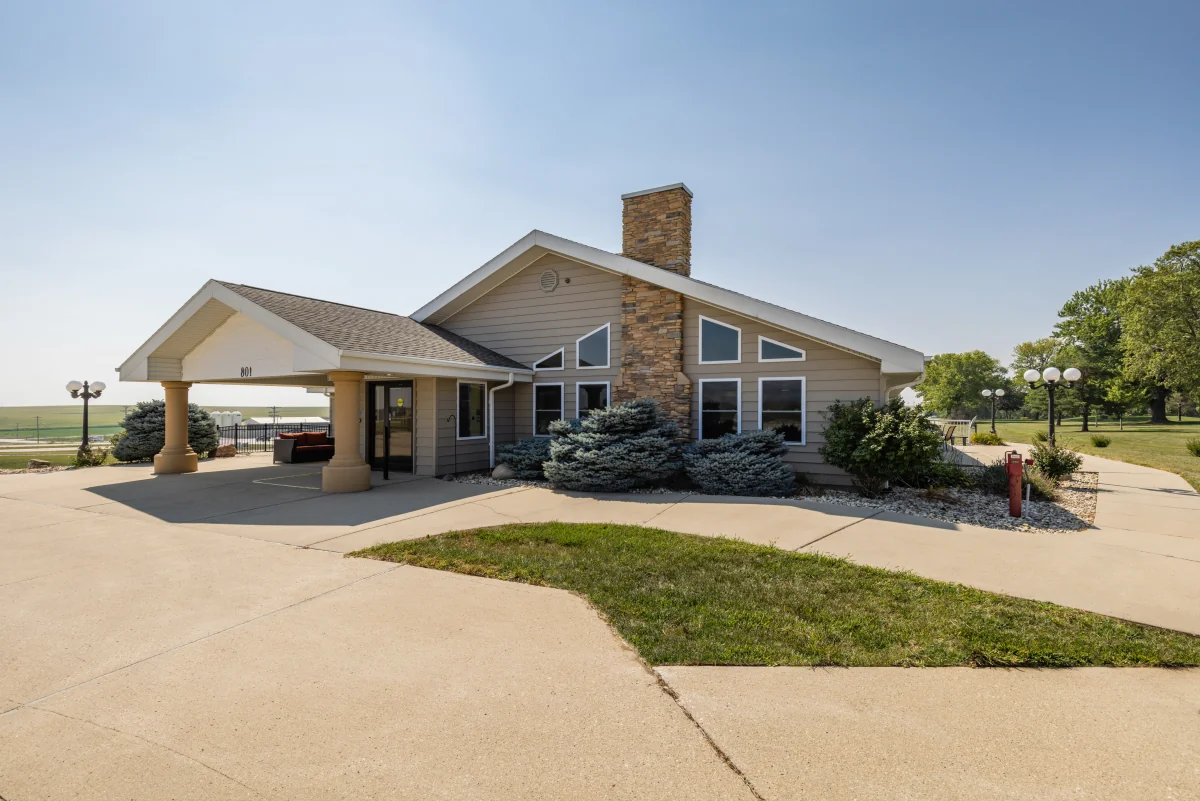 https://www.jaybirdseniorliving37.net/wp-content/uploads/2023/12/Holstein_Senior_Living_33_1200.webp