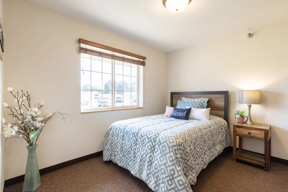 https://www.jaybirdseniorliving37.net/wp-content/uploads/2023/12/Lawton_Senior_Living_06_1200.webp