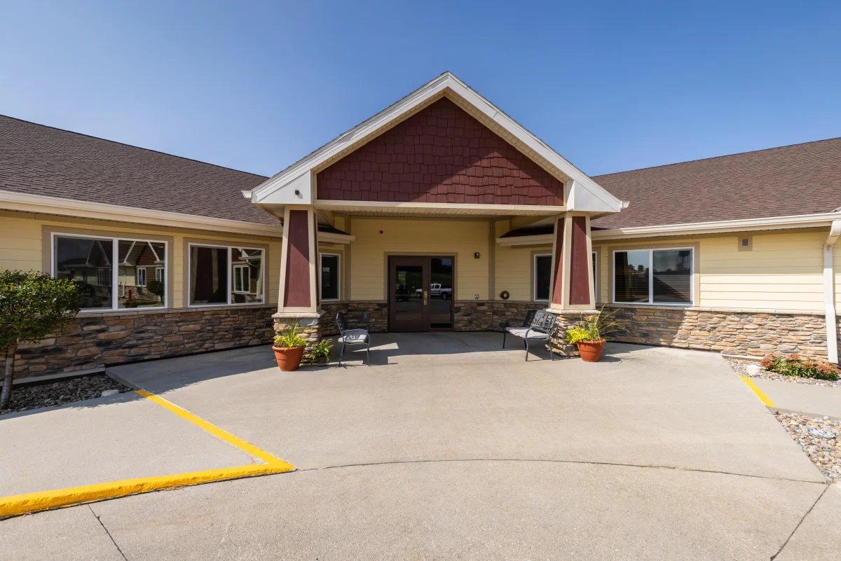 https://www.jaybirdseniorliving37.net/wp-content/uploads/2023/12/Manning_Senior_Living_20_1200.webp