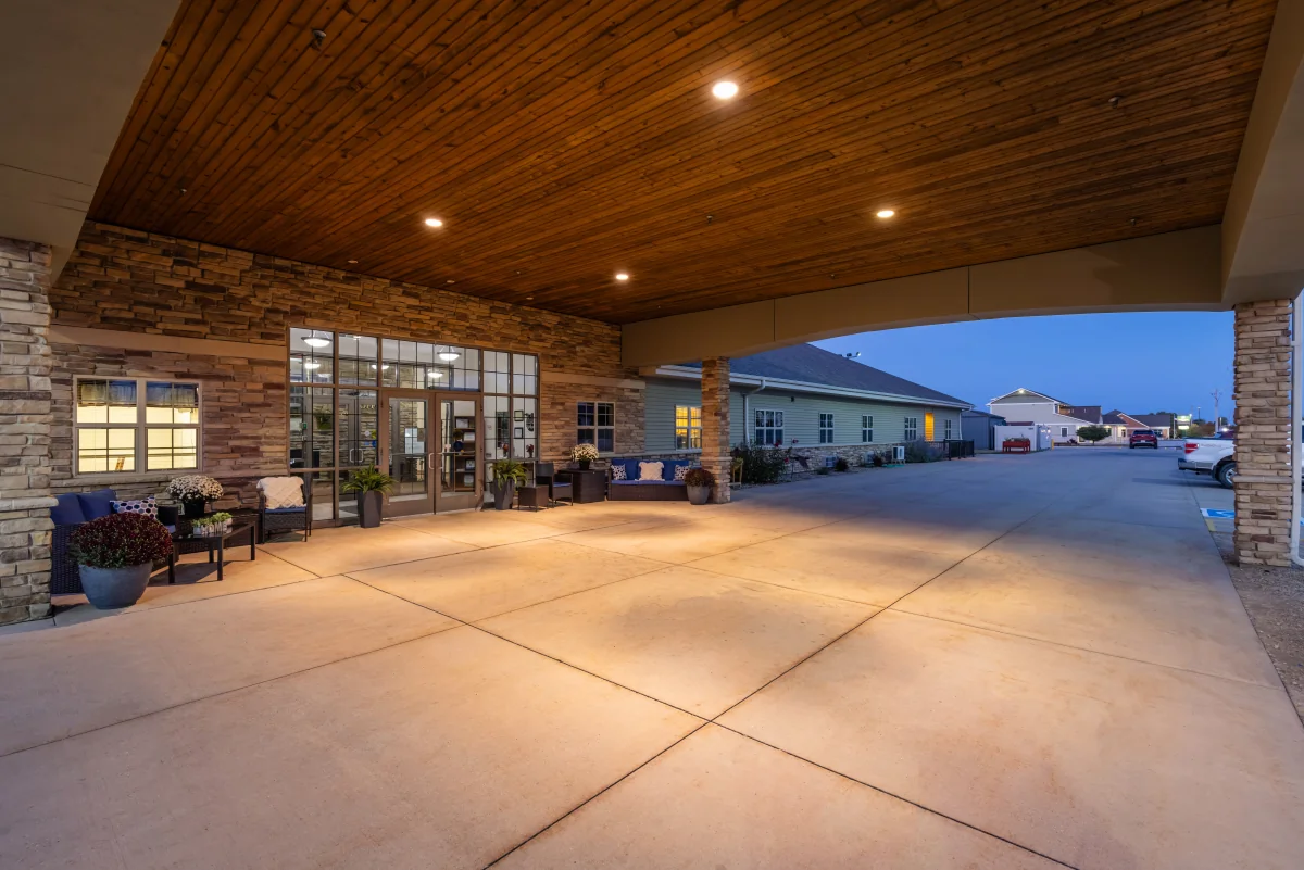 https://www.jaybirdseniorliving37.net/wp-content/uploads/2023/12/Parker_Place_32_1200.webp
