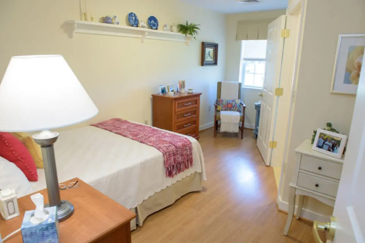 https://www.jaybirdseniorliving37.net/wp-content/uploads/2024/07/Bedroom-1.webp