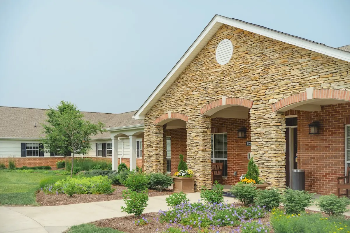 https://www.jaybirdseniorliving37.net/wp-content/uploads/2024/07/Front-of-Building-1.webp