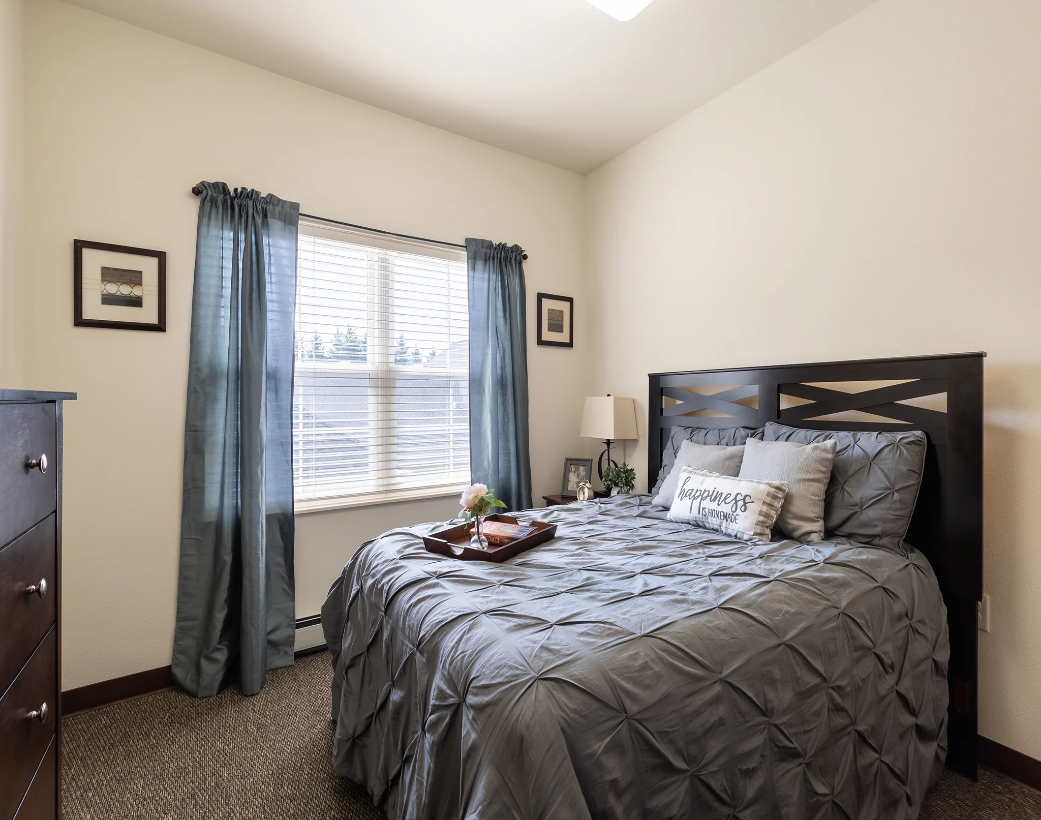 https://www.jaybirdseniorliving37.net/wp-content/uploads/2025/11/ms-living-cross_18_2048.webp